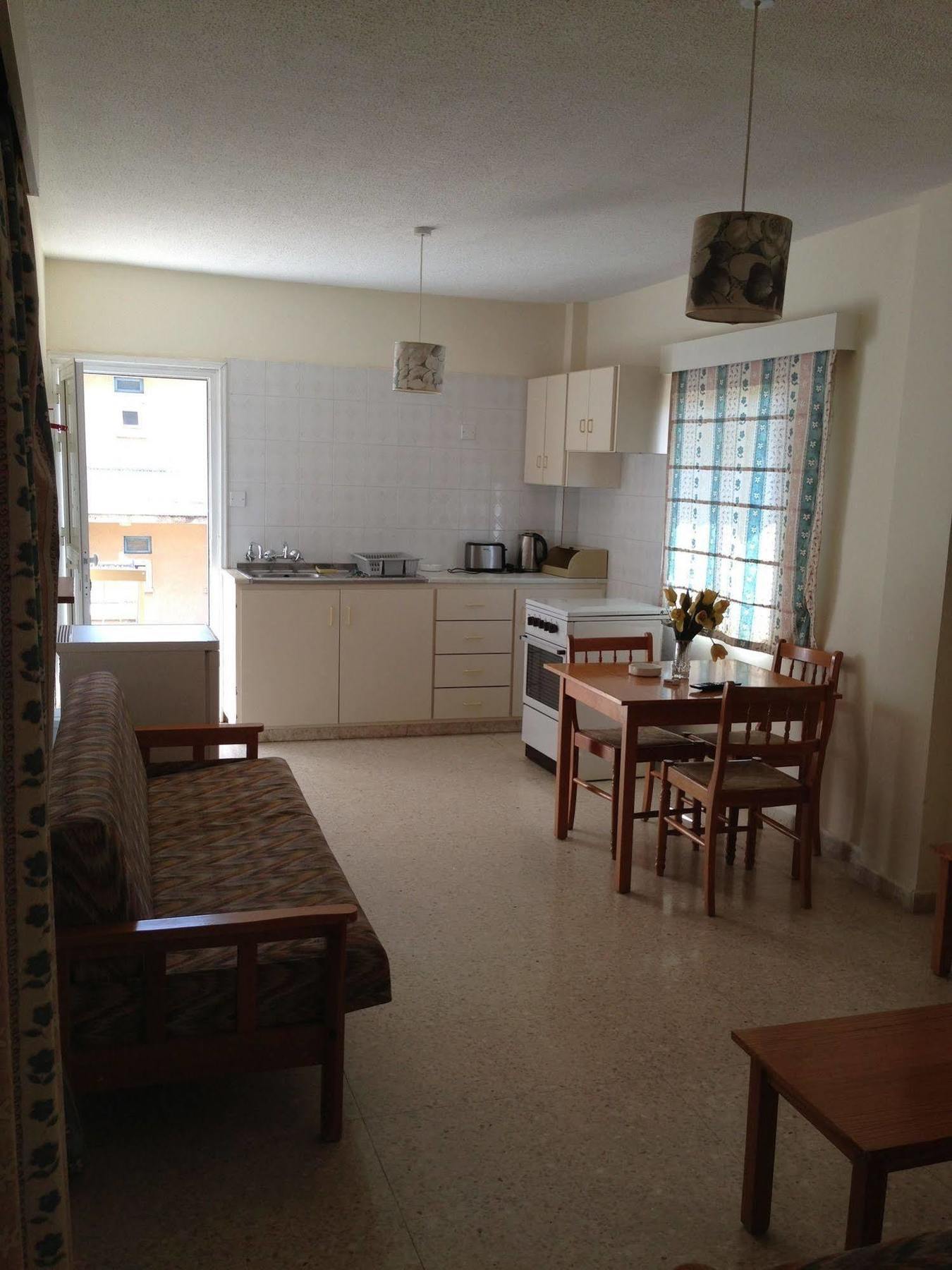 Constantaras Apartments Protaras Ngoại thất bức ảnh